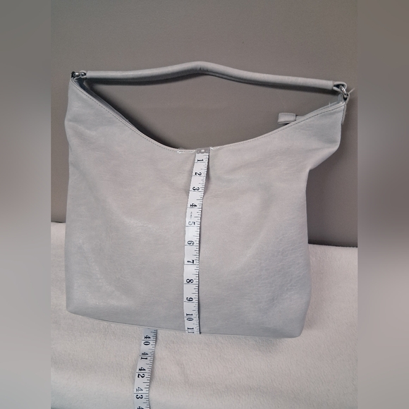 JEANE & JAX Vegan Soft Shoulder Hobo Bag in Light Gray - Picture 3 of 9